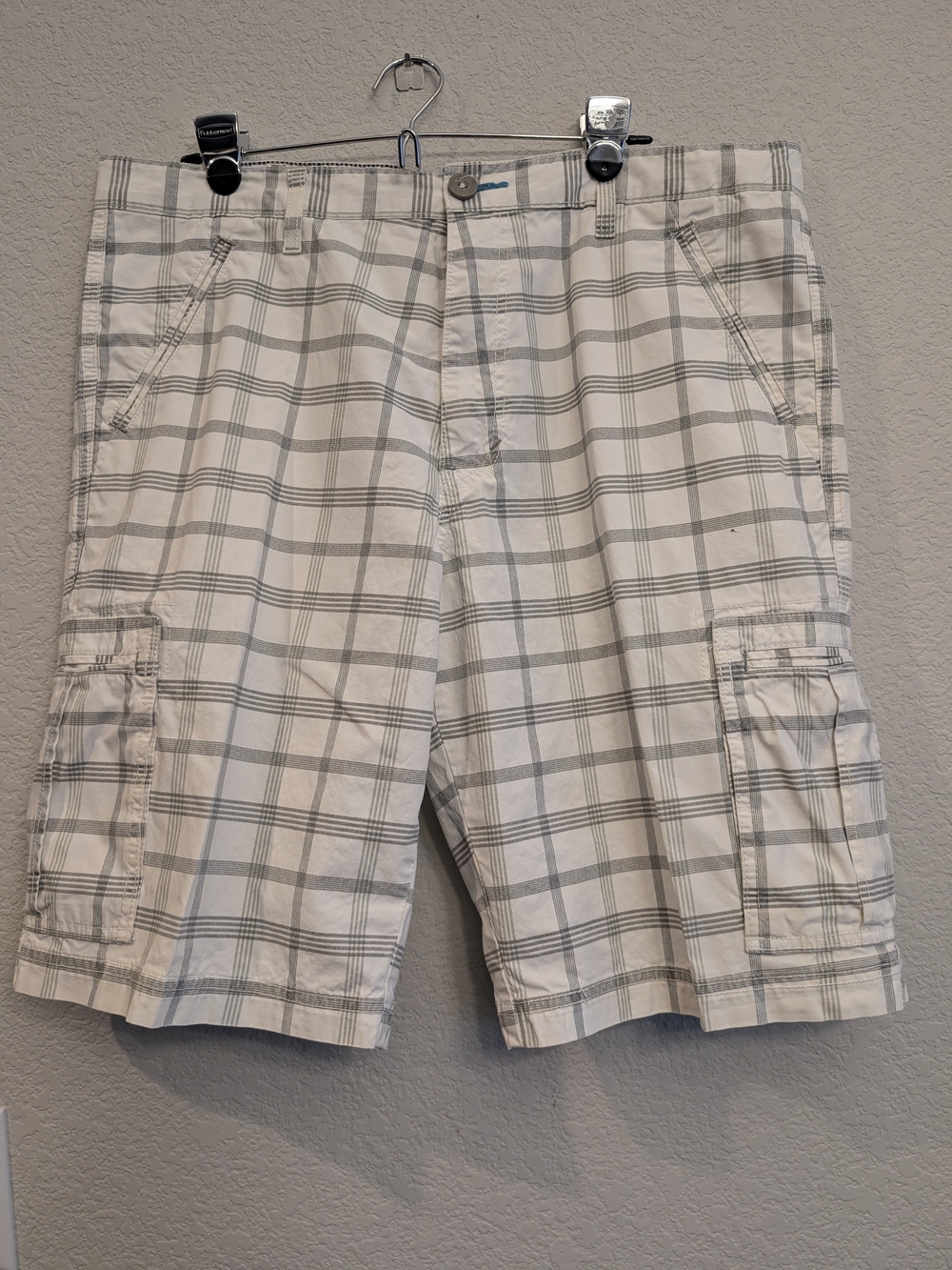 SilverTab Men's Waist 38 Plaid Cargo Shorts - Light Gray/White